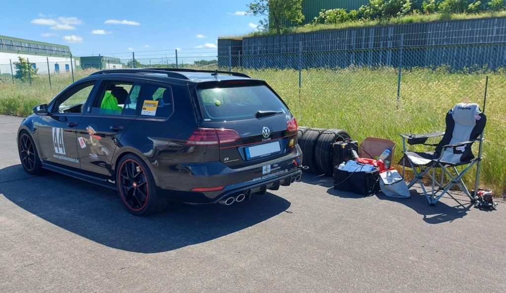 Auch schnelle Apothekenboten müssen auf den Start warten [Foto: Ulrich Krämer]